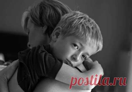 У мам и их детей одна общая беда — это армия доброжелателей

У мам и их детей одна общая беда — это армия доброжелателей. Евгения Горина про школу, с грустью...