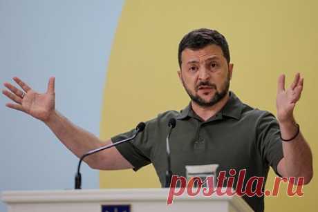 Названо грозящее госпереворотом на Украине решение Зеленского. Решение Зеленского отказаться от проведения президентских выборов на Украине может привести к госперевороту. О подобной угрозе предупредил управляющий редактор издания Covert Action Magazine Джереми Кузмаров, отметив, что если бы на Украине провели открытые и честные выборы, президент однозначно проиграл бы.