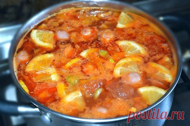 Побалуйте себя вкусной солянкой, аппетитный рецепт В этой статье мы разберем пошаговый рецепт приготовления вкусной солянки. Вся простота и удобство в том, что вы можете использовать абсолютно разные ингредиенты для мясной части в супе. Это могут быть и сардельки, и сосиски, и колбасы всяческих сортов и наименований, свинина или говядина. Для приготовления нам потребуется такие ингредиенты: Две сосиски Две морковки Две …