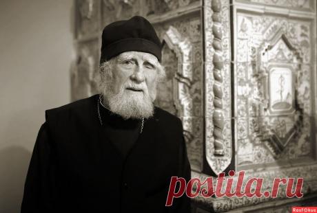 Фото: Протоиерей Георгий Эдельштейн Сельский священник из села Карабаново. Фотограф Леонид Петухов. Фотопортрет - Фото и фотограф на Расфокусе.