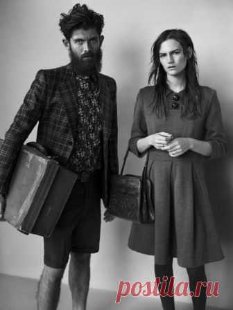 Игорь Иртеньев.

Женщины носят чулки и колготки,
И равнодушны к вопросам культуры.
Двадцать процентов из них - идиотки,
Тридцать процентов - набитые дуры.
Сорок процентов из них психопатки,
В сумме нам это дает девяносто.
Десять процентов имеем в остатке,
Да и из этих-то выбрать не просто.



Тамара Панферова. @Oтвет (Oтвет) Иртеньеву*

Носят мужчины усы и бородки,
И обсуждают проблемы любые.
Двадцать процентов из них - голубые.
Сорок процентов - любители водки.
Тридцать п...