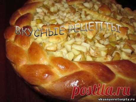 Открытый пирог с яблоками.
