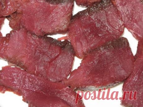 ДЕЛАЕМ ЗАПАСЫ: СОЛОНИНА 


Солонина — пригодное в пищу мясо, полученное путём длительного держания его в соли. Процесс получения солонины называется посолом (реже — засолкой или засаливанием) мяса. 

Посол мяса — единственны…
