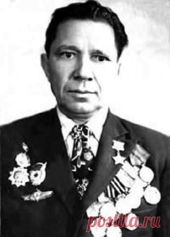 Пётр Яковлевич КЛОКОВ.
Командир отделения 9-го ВДГСП, гвардии сержант. Герой Советского Союза.