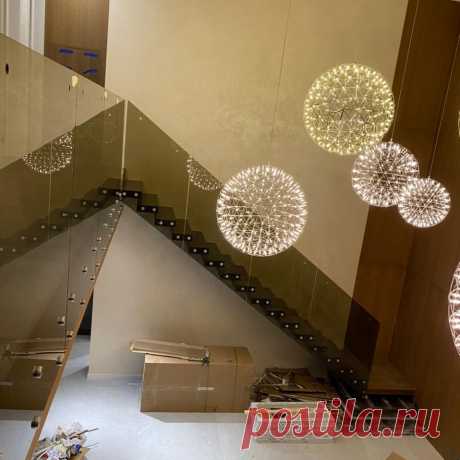 Консольная лестница с перилами из цельного стекла