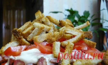 Салат &quot;Кармeн&quot; с сухариками: свежо и вкусно | Рекомендательная система Пульс Mail.ru