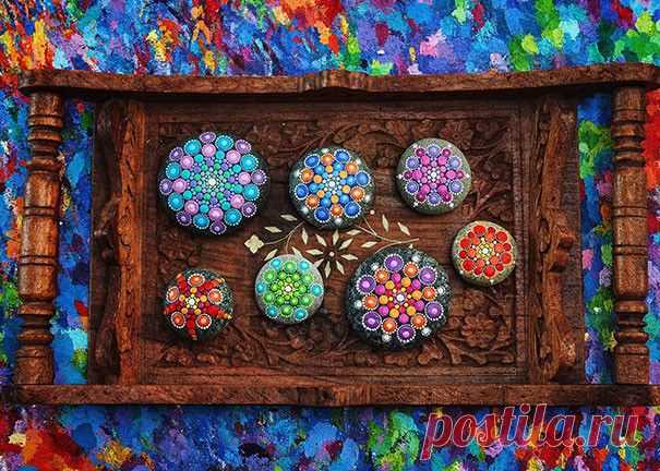 Фантастическая точечная роспись на гальке