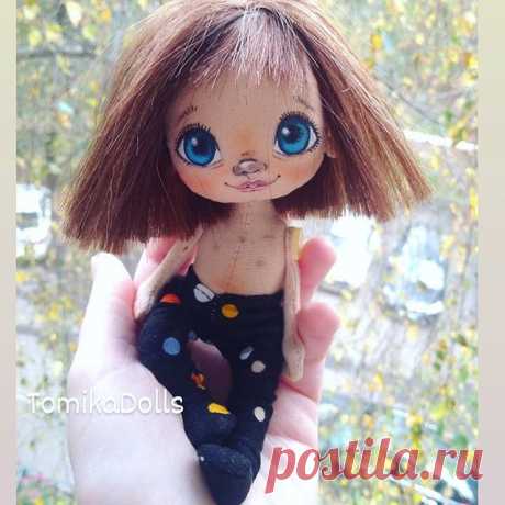 Photo by ♡ Куклы ручной работы ♡ on September 29, 2020. На изображении может находиться: один или несколько человек и на улице.
