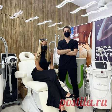 Photo by ANTON BORSALO in XBeautyMiami with @venusconcept, @zemits.kosmetik.experte, and @ulevate.vivafacial. May be an image of 1 person, hair, standing and eyewear.
