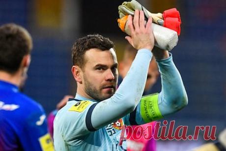 Акинфеев вошел в список 50 лучших вратарей мира. Международная федерация футбольной истории и статистики (IFFHS) составила топ-50 лучших голкиперов мира с 1987 года. В список попало два отечественных вратаря — Ринат Дасаев и Игорь Акинфеев. Дасаев занял 37-е место, Акинфеев — 47-е. Лидером рейтинга стал итальянец Джанлуиджи Буффон.