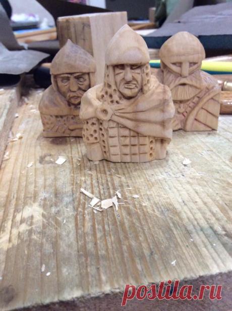 Frantishak Bagushevich

Задумал сделать комплект для тавлей. Три мастер-модели, сделал силиконовые формы, отолью гипсом. Найти бы еще шаблоны для доски...