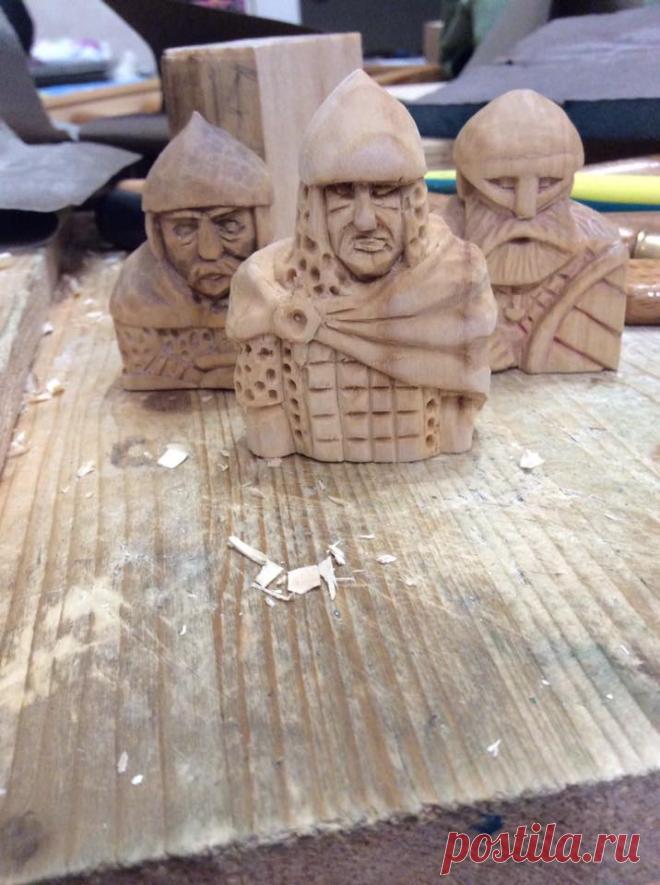 Frantishak Bagushevich

Задумал сделать комплект для тавлей. Три мастер-модели, сделал силиконовые формы, отолью гипсом. Найти бы еще шаблоны для доски...