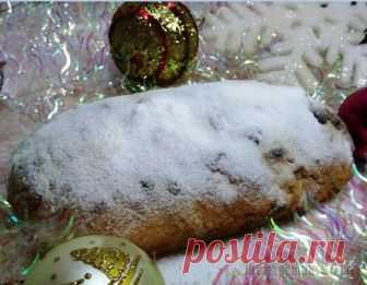 Рождественский штоллен очень вкусный Рождественский немецкий штоллен (Stollen) - волшебная праздничная выпечка, известная еще с 15-го века. Вкуснейшее сдобное илитворожное кексовое тесто с добавлением орехов, цукатов и сухофруктов с цитр...
