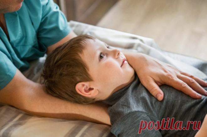 Во вред. Остеопат назвал опасные последствия неправильного массажа у детей. Массаж для детей нередко становится рутинной процедурой. Младенцам в течение первого года жизни хотя бы один курс да рекомендуют. И важно проводить эту процедуру правильно