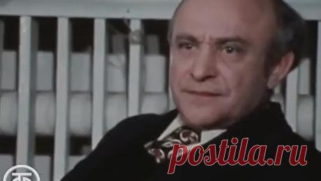 Ролан Быков в молодежном клубе. У нас во дворе (1977)