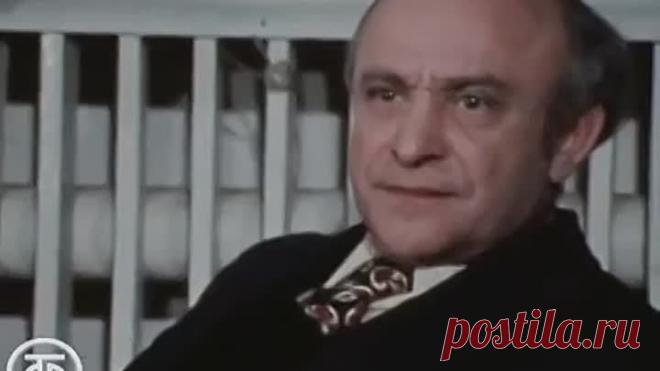 Ролан Быков в молодежном клубе. У нас во дворе (1977)