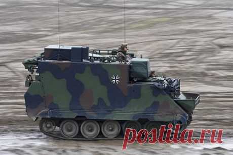 Украина получит бронетранспортеры M577 от Литвы. Украина в феврале получит от Литвы бронетранспортеры M577. Поставки военной техники анонсировал президент прибалтийской республики Гитанас Науседа. «Государственный совет обороны одобрил пакет помощи Украине. В январе направим генераторы, детонаторы, в феврале — бронетранспортеры M577», — сказал глава государства.