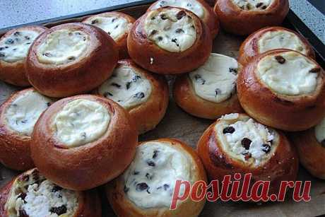 Ну о-очень аппетитные, пухленькие, ароматные и потрясающе вкусные ватрушки! Прям как в детстве!
"Ватрушки с творогом" Рецепт смотри здесь...