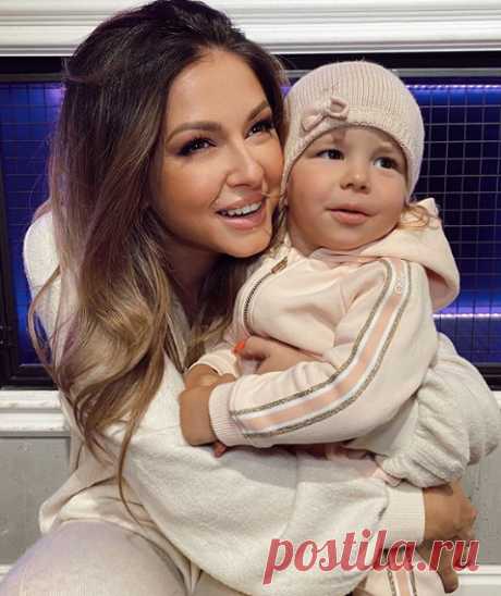 Снимком с дочкой - Нюша восхитила своих подписчиков в социальной сети. | VestiNewsRF.Ru