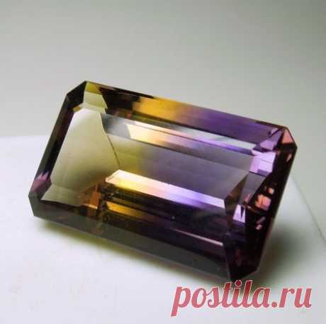Найдено на сайте auction3.mineral-auctions.com.