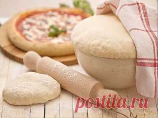 7 ВИДОВ ТЕСТА, которые обязательно стоит научиться готовить!
Существует как минимум 7 видов теста, которые обязательно стоит 
попробовать приготовить самостоятельно. Рассказываем о секретах и 
тонкостях вкусной и аппетитной выпечки и делимся базовыми рецептами — 
домашние будут довольны!
1. Тесто для пиццы.
Попробуйте приготовить вкусную и ароматную пиццу на тонком хрустящем 
корже — вы удивитесь, как это просто. Но для начала запомните несколько 
базовых правил:
Обязательно просеивайте муку