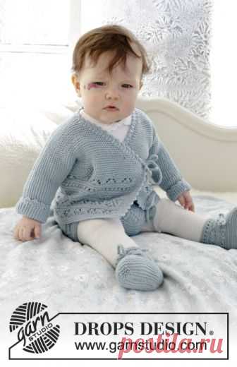 Odeta / DROPS Baby 31-3 - Gratis breipatronen van DROPS Design De set bestaat uit: Gebreid vest en sloffen met kantpatroon en ribbelsteek voor baby’s. Maten prematuur - 4 jaar. De set wordt gebreid in DROPS BabyMerino.