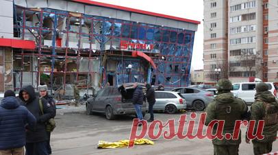 Шесть человек погибли и 17 ранены: что известно о новом обстреле Белгорода украинскими военными. Как минимум шесть человек погибли и ещё 17 пострадали в результате обстрела Белгорода украинскими военными. Как уточнили в Минздраве России, среди погибших и раненых есть дети. По словам губернатора Белгородской области Вячеслава Гладкова, в результате обстрела повреждено несколько частных и многоквартирных домов, а также по меньшей мере пять автомобилей. В МИД России назвали произошедшее актом…