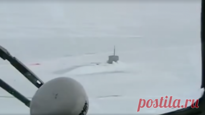 Вмерзшую в лед американскую подлодку сняли на видео с российского вертолета