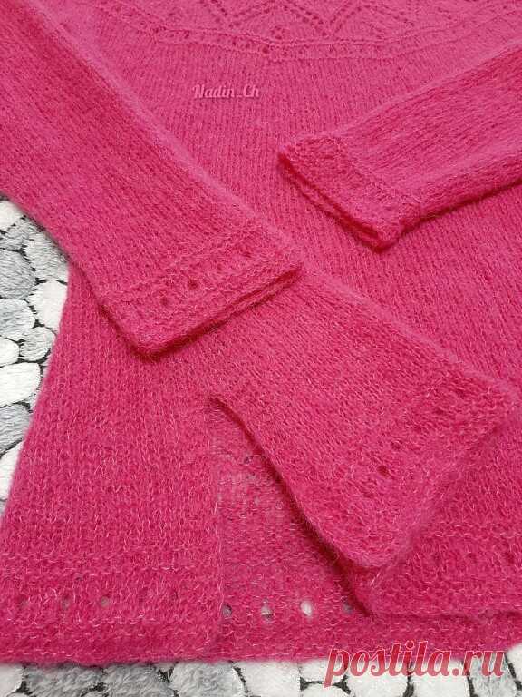 Яркой весны всем!
Из мягкой пряжи  Brushed Alpaca Silk от Drops  получился вот такой пуловер, даже почти туника.
Вязала сверху вниз по кругу спицами номер 4 и 5. Выкройку и схему кокетки прилагаю. Полное описание можно найти по названию 