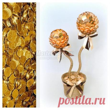 Золотой денежный топиарий из монет