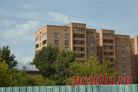 Определены районы Москвы с подешевевшей арендой жилья. Районом Старой Москвы с наиболее подешевевшей арендой однокомнатных квартир и студий за год стал Войковский. Эксперты определили, что за год средняя арендная ставка на «однушки» в Войковском районе упала более чем на 15 процентов и достигла показателя в 47,8 тысячи рублей в месяц. Второе место занял Донской район.