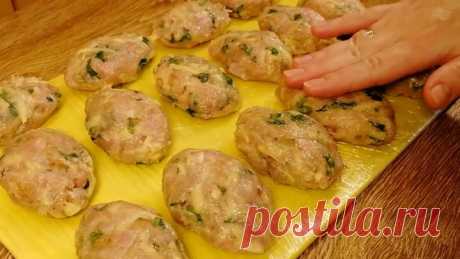 Вкуснейшее Горячее Блюдо! Необычный рецепт котлет в кляре! Подпишитесь на нашу группу по этой ссылке: okl.lt/17Wygm
Нас уже больше 400000 человек! Присоединяйтесь.
Ингредиенты:
700 г куриного фарша
2 картофелины
2 луковицы (обжаренные)
1-2 ст.л. горчицы
петрушка
соль, перец, чеснок
___________
2 яйца
4 ст.л. кукурузного крахмала
соль