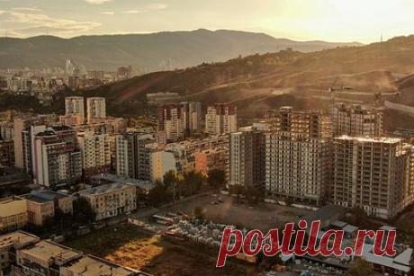 Раскрыт размер скидки на новые квартиры в Грузии. Скидки от девелоперов на рынке новостроек Грузии перед Новым годом достигли 20 процентов. В некоторых случаях скидки обозначают в денежном эквиваленте — например, по 50 долларов с каждого квадратного метра. Эксперты BD-GROUP уточняют, что в данный момент размер дисконта зависит от размера первоначального взноса.