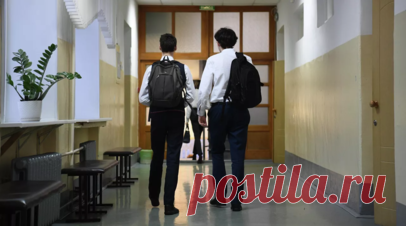 Педагог Подсухина назвала «крючки», помогающие развить интерес ребёнка к учёбе. Мотивированный ребёнок учится легче, глубже осваивает материал и даже получает от этого удовольствие. Но таких детей — меньшинство, и в основном это старшеклассники, которые уже видят чёткую цель, объяснила в беседе с RT Виктория Подсухина, педагог, руководитель регионального преподавания образовательной компании MAXIMUM. Читать далее