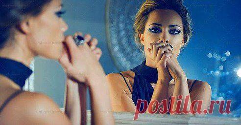 Никогда не плачь из-за человека, который сделал тебе больно. Просто улыбнись и скажи: "Спасибо за возможность стать счастливее с другим".