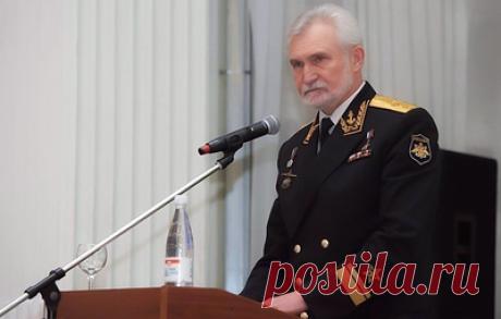 Контр-адмирал Всеволод Хмыров: штурман на АПЛ не просто военный, это ученый и аналитик. 25 января в России отмечают День штурмана Военно-морского флота. По случаю праздника корреспондент ТАСС встретился с Героем России, контр-адмиралом Всеволодом Хмыровым, прошедшим путь от штурмана атомного подводного крейсера до командира отряда гидронавтов, и расспросил его о боевых дежурствах во времена холодной войны и тонкостях профессии военного судоводителя