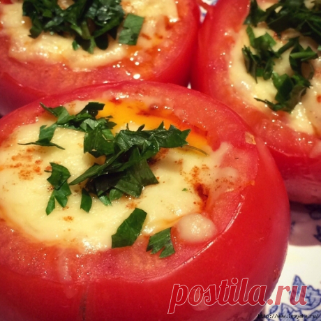 Праздничные помидоры, фаршированные куриными яйцами и брынзой!