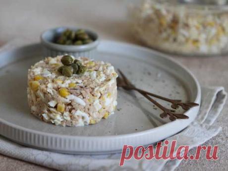 Салат с кукурузой, тунцом и яйцами — рецепт с фото пошагово