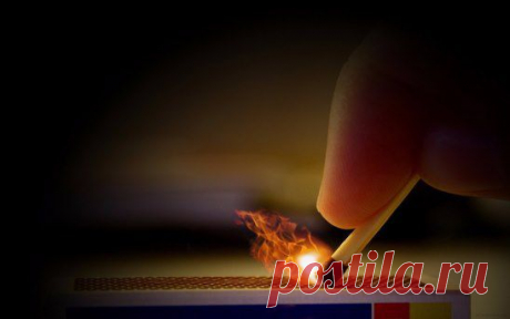 Человеческая жизнь похожа на коробку спичек: обращаться с ней серьезно - смешно. Обращаться несерьезно - опасно. Рюноскэ Акутагава