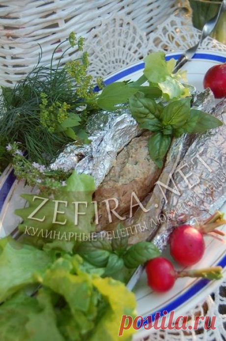Шашлык из фарша в фольге, жаренный на мангале.