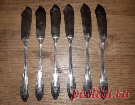 Ножи для торта с монограммой &quot;MZF&quot;. Столовое серебро. 800 проба. Германия. Клеймо. Набор. Общий вес : 290 грамм. Размер : 200 (85) х 22 мм.

Цена : 14 000 руб.