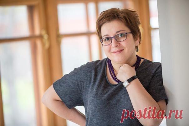 «24 октября я написала, что заболела гриппом. Что поболеть иногда очень хочется, но что-то в этот раз как-то уж больно хреново. Оказалось, что я болела не гриппом, а гепатитом. Правда, кровь я решила сдать только когда уже перестала есть и пить, не могла встать от слабости и даже в темном туалете (включить свет тоже не было сил) обнаружила в унитазе нечто похожее по цвету не на мочу, а на спелую хурму или темную фанту. Результаты анализов пришли жуткие, печень не работала ...