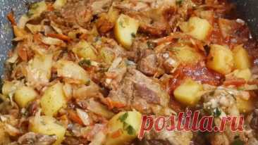 Рагу по - домашнему. Капуста тушеная с мясом и картофелем.
Сегодня на обед я приготовила очень вкусное тушёное капустное рагу с мясом и картофелем. Простое, но невероятно вкусное блюдо!
Ингредиенты:
- Мясо - 500 гр.
- Капуста - 600 гр.
- Картофель - 600 гр.
- Морковь - 1 шт.
- Лук - 1 шт.
- Томатная паста - 1 ст. л.
- Растительное масло - 5 ст. л.
- Петрушка, чеснок, соль и специи по вкусу

Приготовление:
1. В кастрюлю с толстым дном наливаю 4 столовые ложки растительного ...