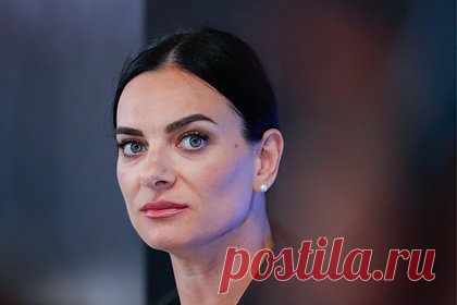 В Кремле высказались о ситуации с Исинбаевой. Пресс-секретарь президента России Дмитрий Песков высказался о ситуации с двукратной олимпийской чемпионки в прыжках с шестом Елены Исинбаевой. «Я не знаком с какими-то фактами, когда Исинбаева бы "продавала родину". Мне о них неизвестно. Поэтому я не могу в данном случае ничего комментировать», — заявил Песков.
