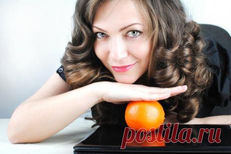 Семь продуктов для здоровой кожи Чистая кожа — это один из обязательных критериев красоты. Она, как зеркало, отражает состояние здоровья, и если вы неправильно питаетесь и много нервничаете, вряд ли ваша кожа будет сиять.
Если вы всерьез задумались о её состоянии и решили распрощаться с угрями, расширенными порами и сероватым оттенком, придется поменять многое, и почему бы не начать с питания? Вот 7 продуктов, которые помогут вашей коже принять более здоровый вид. | Домохозяйки