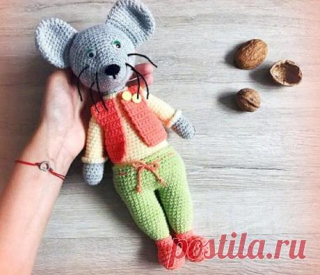 Мышка крючком. Схема и описание амигуруми игрушка, брелок для начинающих из плюшевой пряжи, мохера, велюра