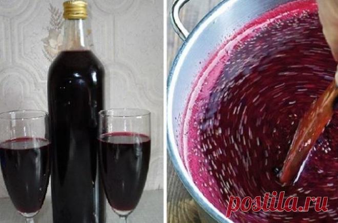 3 кг смородини, 5 л води і 2 кг цукру – все, що потрібно, щоб приготувати 7 літрів божественного напою Чорна смородина виділяється серед інших ягід насиченим смаком, а характерна кислинка робить її ідеальною для приготування варення і не тільки. Пропонуємо вам відступити від традиції закручування перетертої смородини на зиму і випробувати рецепт домашнього винa.
Щоб довго не вибирати між “натуральною