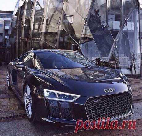 Audi R8 10v 2016 года.