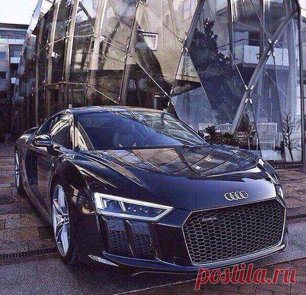 Audi R8 10v 2016 года.