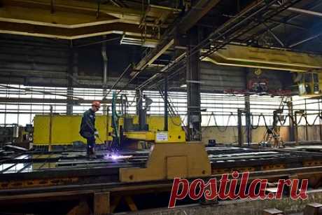 В «Норникеле» рассказали об адаптации к «вызовам времени». Для обеспечения устойчивости работы «Норникеля» в условиях санкционного режима и разрыва существовавших ранее деловых связей был сформулирован четкий план, связанный с дальнейшим развитием программы эффективности. Об этом рассказал в ходе рабочей поездки в Норильск президент компании Владимир Потанин.